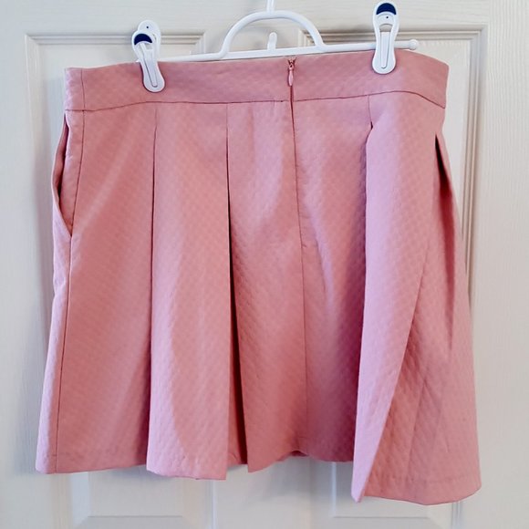 Girls SKIRT ELLE Sz 18 Pink Back Zip Pleats Excellent Condition - Picture 2 of 3